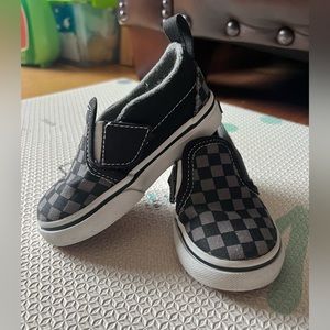 VANS TODDLER SLIP-ON V SHOE - SIZE 5.5